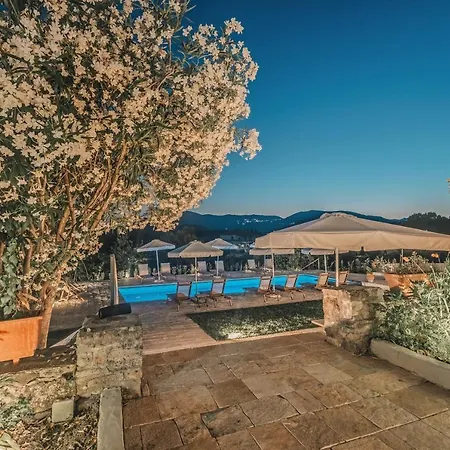 منزل ريفي Marcora's Historical Estate Strongylí