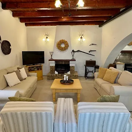 Country house Marcora's Historical Estate Strongyli (Benitses)