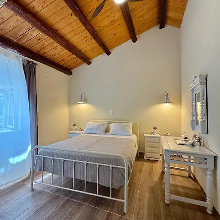 Marcora's Historical Estate منزل ريفي Strongylí