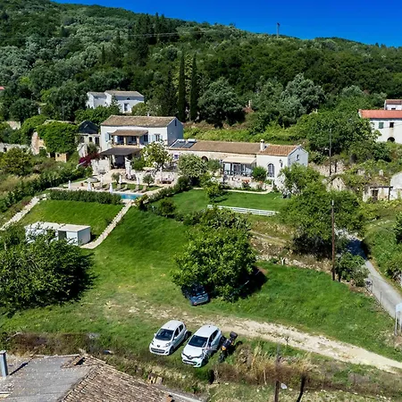 منزل ريفي Marcora's Historical Estate Strongylí