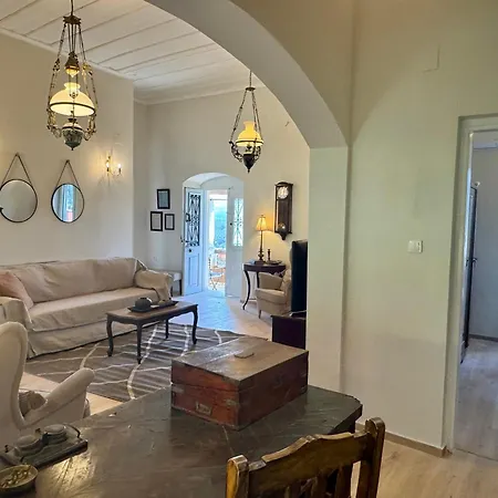 Marcora Historic Mansion Casa de Campo Strongyli (Benitses)