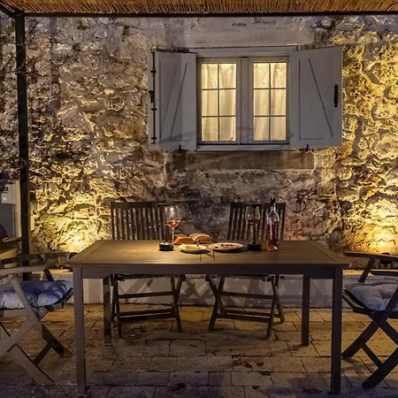 Εξοχικό σπίτι Marcora Historic Mansion Strongylí